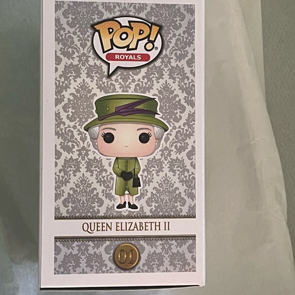 Queen Elizabeth II Funko Pop - “Funko Royals” Pop 01 - Picture 5 of 6